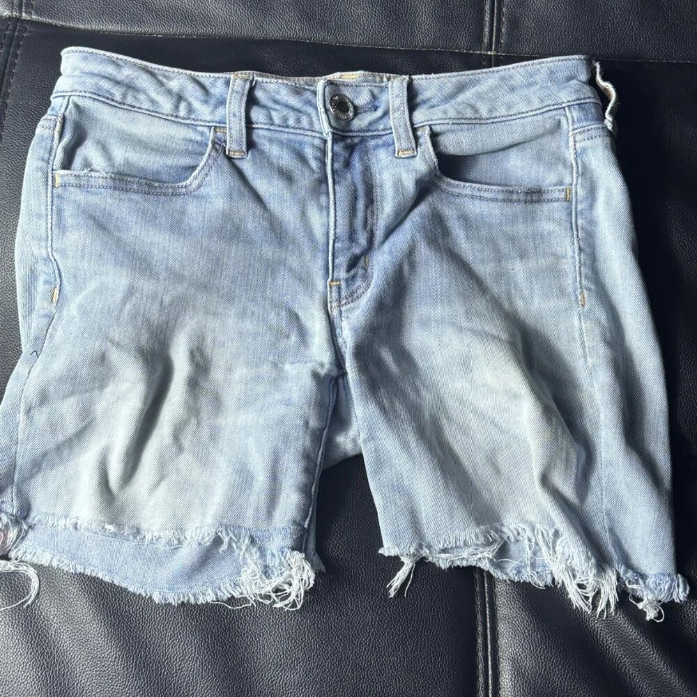 American Eagle Women’s Shorts Size 6‎ Super Stretch Denim Shortie Frayed Hem